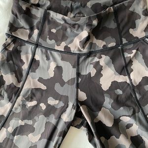 Athleta women’s Camo Ultimate Stash leggings size MT. Worn twice.